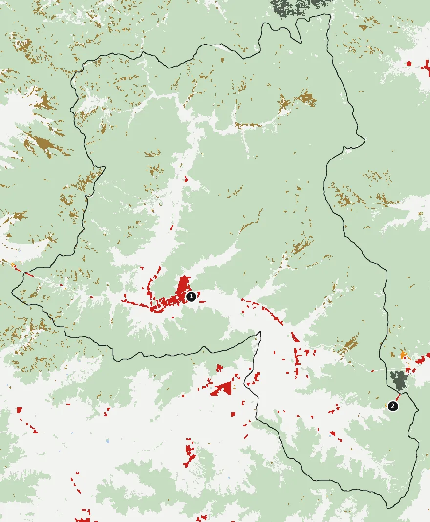 Mapa de Curacaví con las zonas pobladas, la plantación forestal a menos de 500 m y el área quemada entre 2023 y 2025