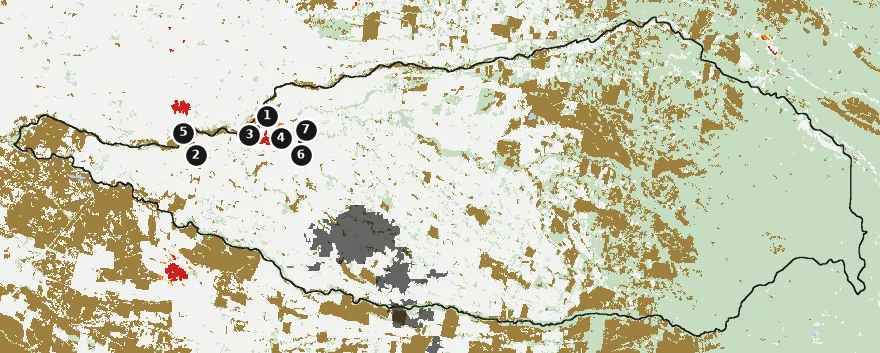 Mapa de El Carmen con las zonas pobladas, la plantación forestal a menos de 500 m y el área quemada entre 2023 y 2025
