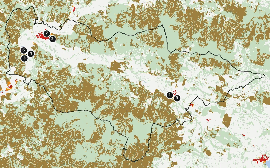 Mapa de Lanco con las zonas pobladas, la plantación forestal a menos de 500 m y el área quemada entre 2023 y 2025