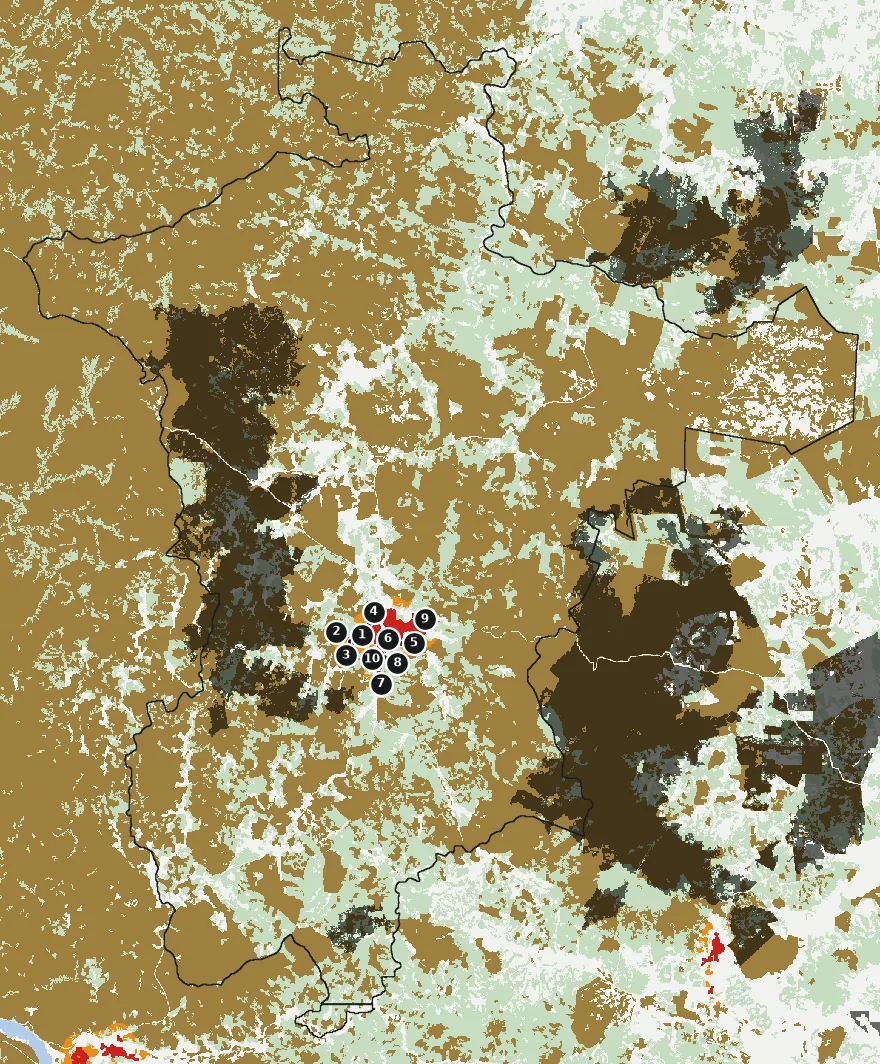 Mapa de Quirihue con las zonas pobladas, la plantación forestal a menos de 500 m y el área quemada entre 2023 y 2025